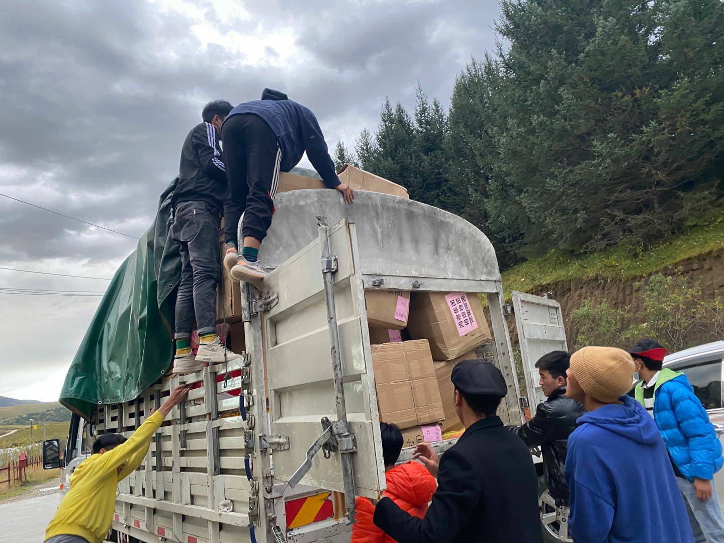 米兰app入口站官网-米兰(中国)公益回顾丨家国同欢月同圆 温暖满载甘孜州(图5)