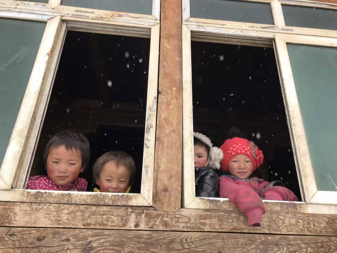 米兰app入口站官网-米兰(中国)公益回顾丨家国同欢月同圆 温暖满载甘孜州(图9)