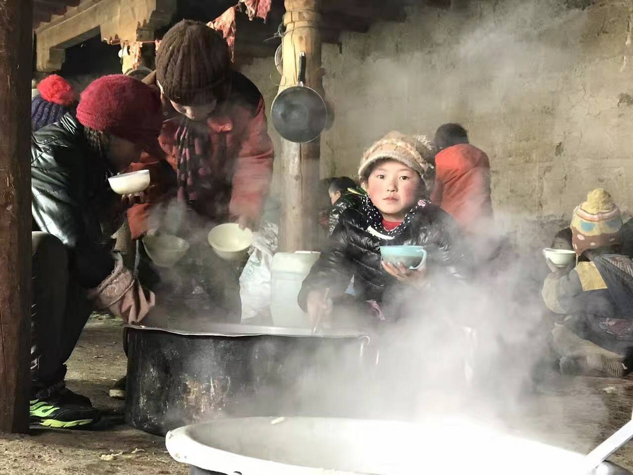 米兰app入口站官网-米兰(中国)公益回顾丨家国同欢月同圆 温暖满载甘孜州(图10)