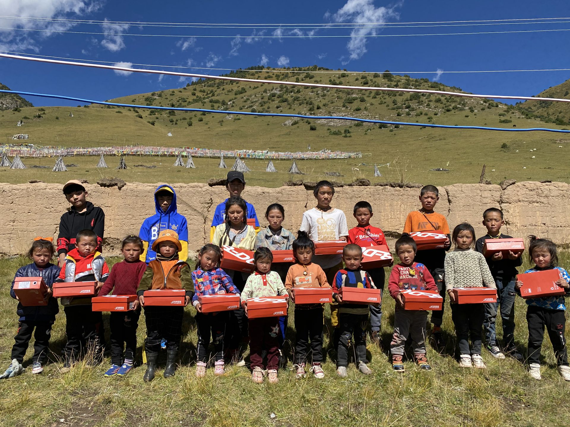 米兰app入口站官网-米兰(中国)公益回顾丨家国同欢月同圆 温暖满载甘孜州(图13)